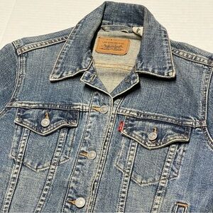 Levis Womens Denim Trucker Jacket Size Small Standard Fit Retro Y2K